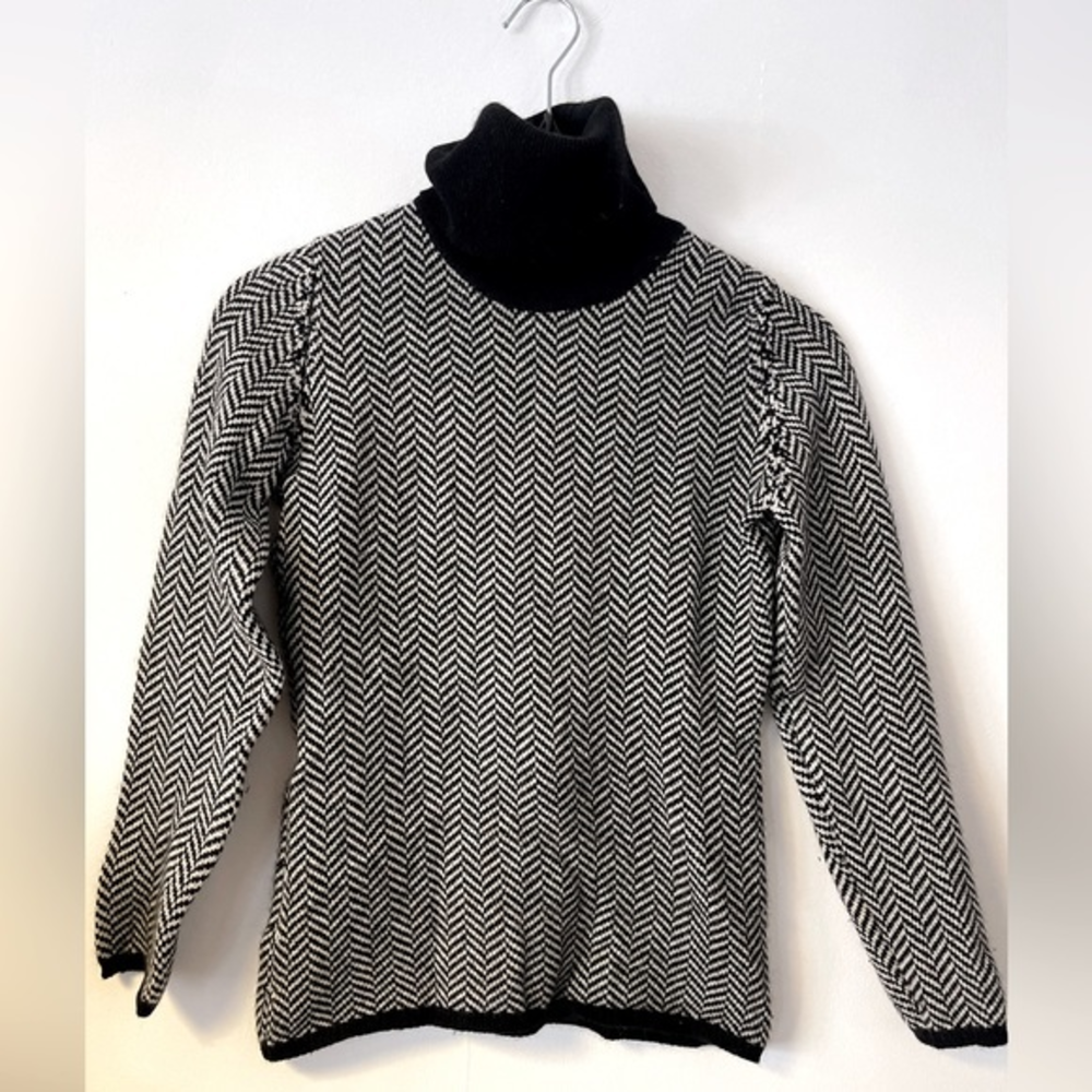 Saks Fifth Avenue Cashmere‎ turtleneck sweater size small